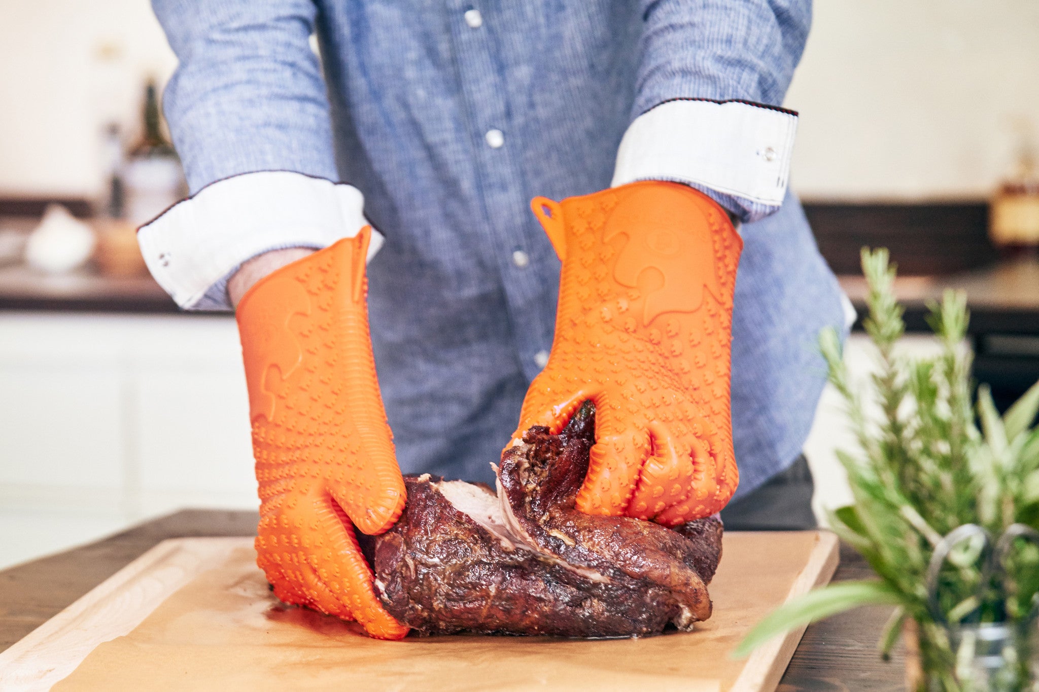 best bbq gloves silicone ripping hot pork shoulder